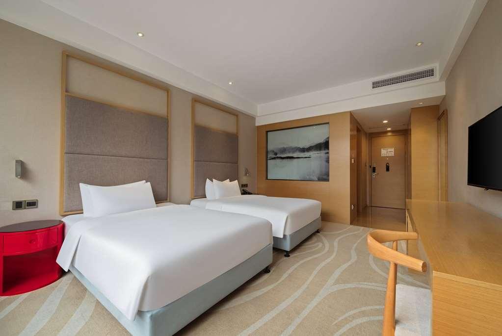 Ramada Encore Jintang Чънду Стая снимка